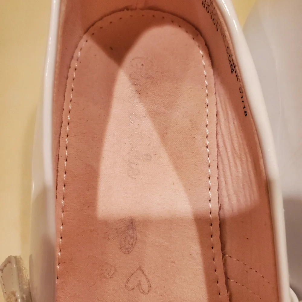 Olive & Edie‎ White Patent leather Marry Janes with Pearls Girls 3